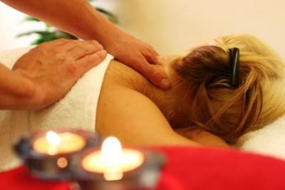 Massage aux huiles de cristaux